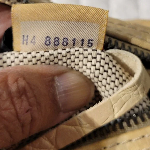 VTG Y2K Dooney & Bourke Cream Alligator Embossed Leather Satchel Barrel Purse 90 - Picture 6 of 8